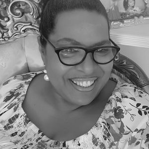 Meet your Posher, Roxanne